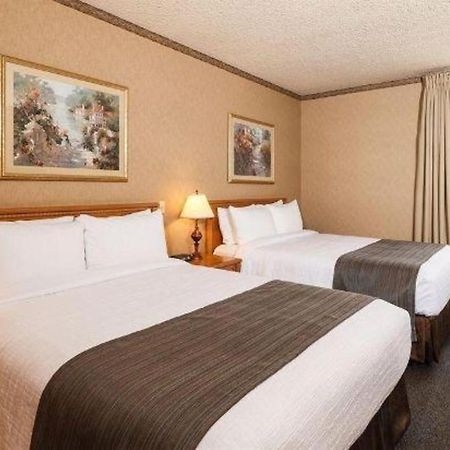 YYC The Glenmore Inn & Convention Centre מראה חיצוני תמונה