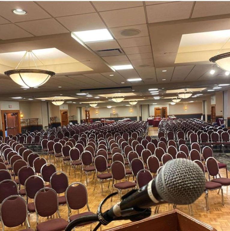 YYC The Glenmore Inn & Convention Centre מראה חיצוני תמונה