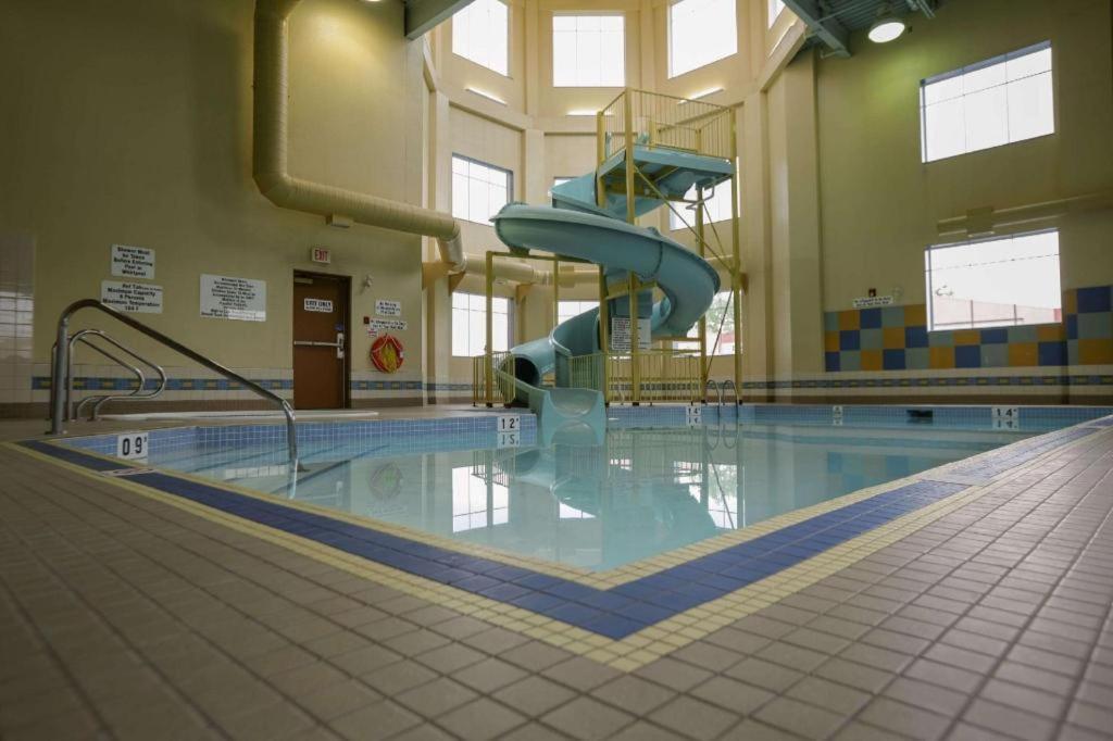 YYC The Glenmore Inn & Convention Centre מראה חיצוני תמונה