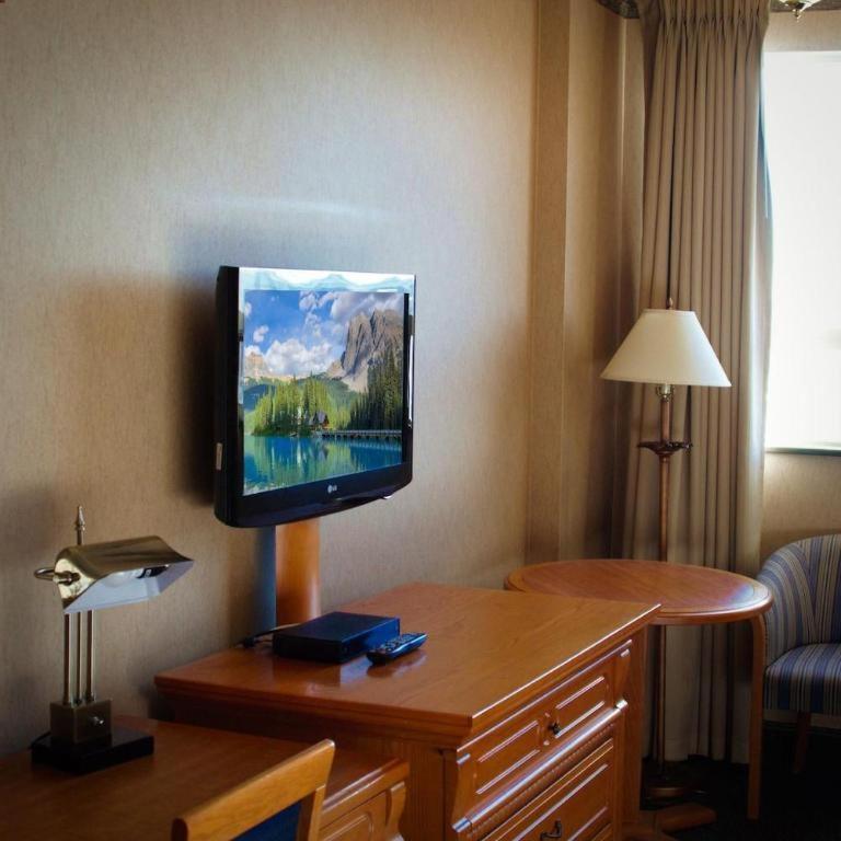 YYC The Glenmore Inn & Convention Centre מראה חיצוני תמונה