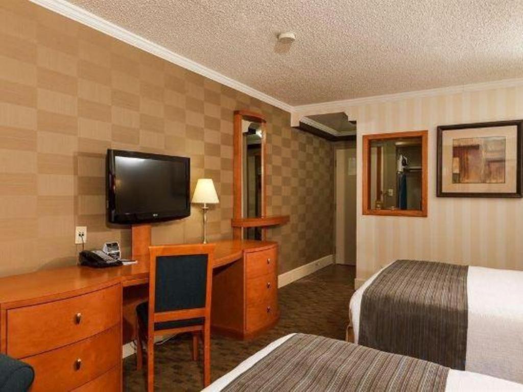 YYC The Glenmore Inn & Convention Centre מראה חיצוני תמונה