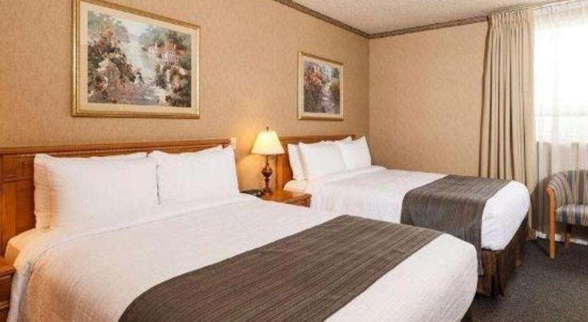 YYC The Glenmore Inn & Convention Centre מראה חיצוני תמונה