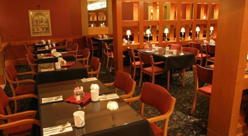 YYC The Glenmore Inn & Convention Centre מראה חיצוני תמונה