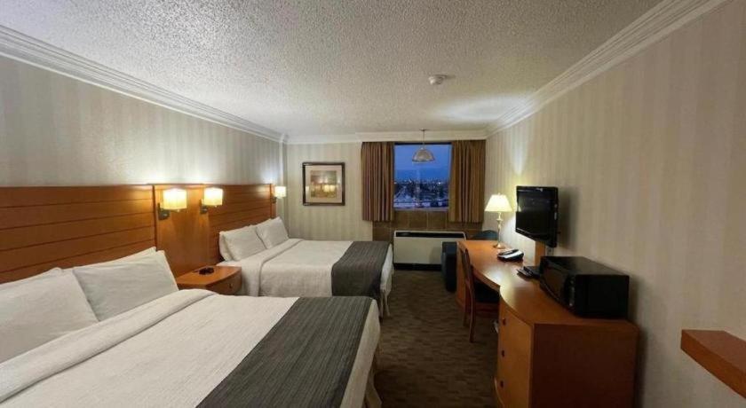 YYC The Glenmore Inn & Convention Centre מראה חיצוני תמונה