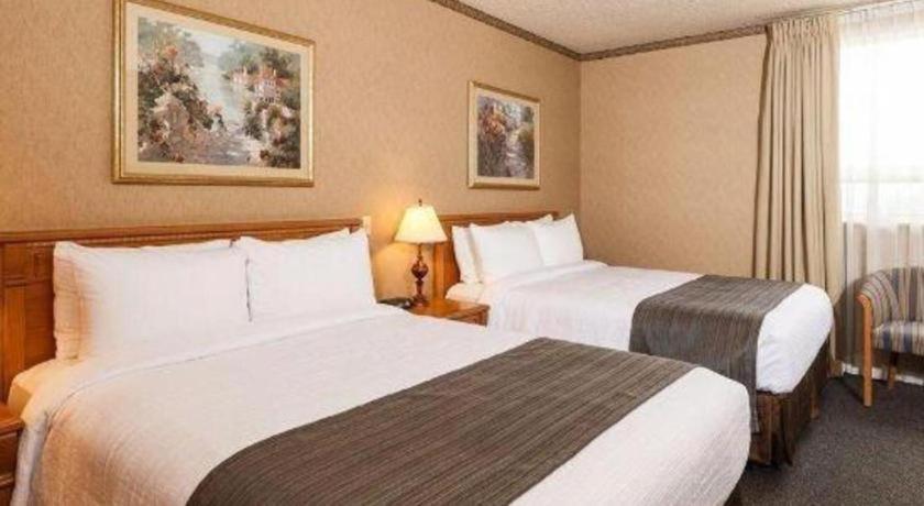 YYC The Glenmore Inn & Convention Centre מראה חיצוני תמונה
